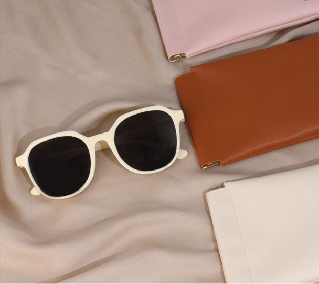 Christmas gift Premium Leather Eyeglass Case with Spring Closure - Multiple Color Options - Refined Craftsmanship（apricot）